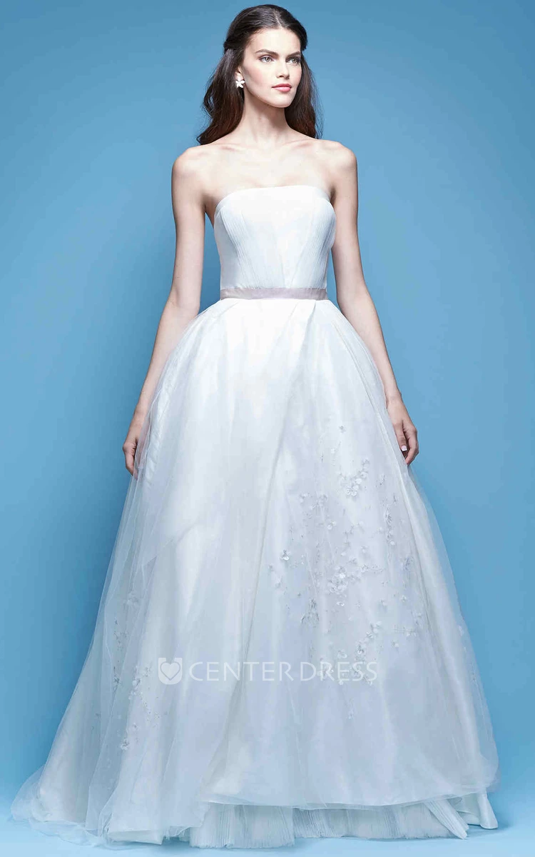 A-Line Bowed Strapless Floor-Length Sleeveless Tulle Wedding Dress With Appliques
