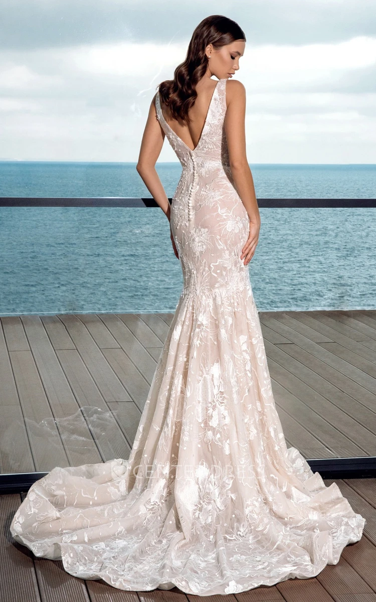 Modern Lace Mermaid Plunging Neckline Wedding Dress with Appliques