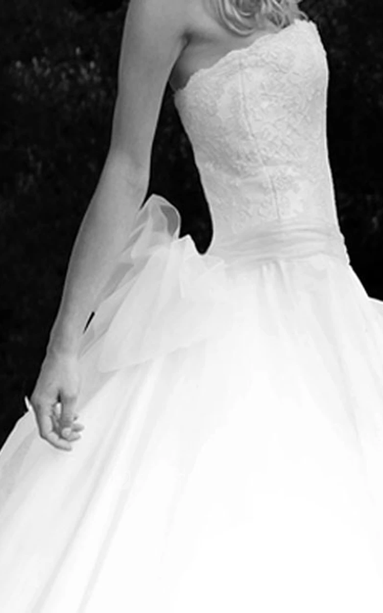 Floor-Length Strapless Appliqued Chiffon Wedding Dress With Brush Train