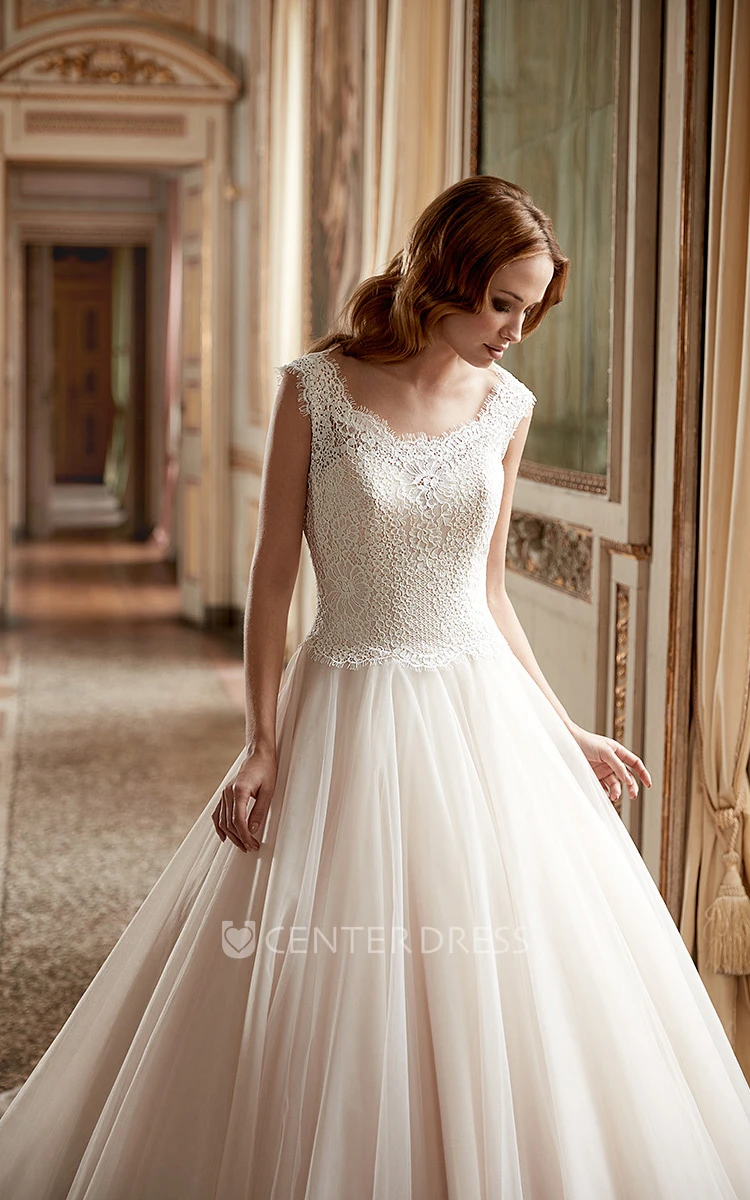 Ball Gown Appliqued Scoop-Neck Cap-Sleeve Maxi Tulle Wedding Dress With Pleats