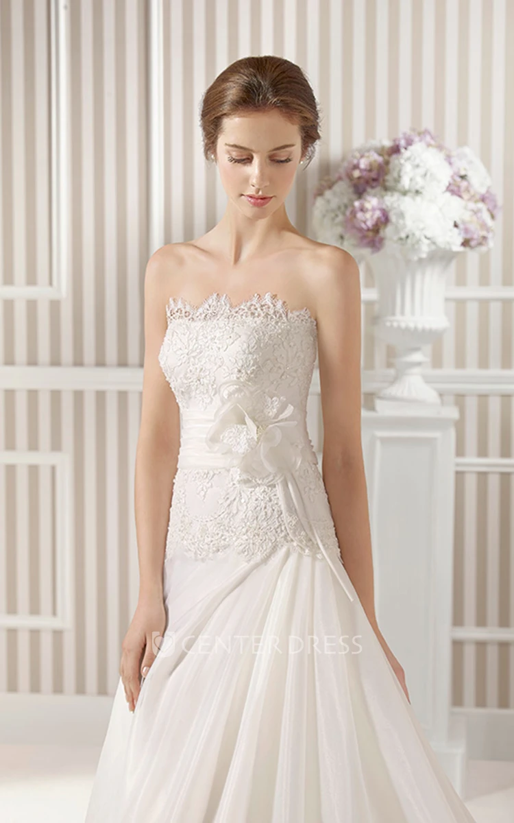 A-Line Bateau Neck Appliqued Sleeveless Tulle Wedding Dress