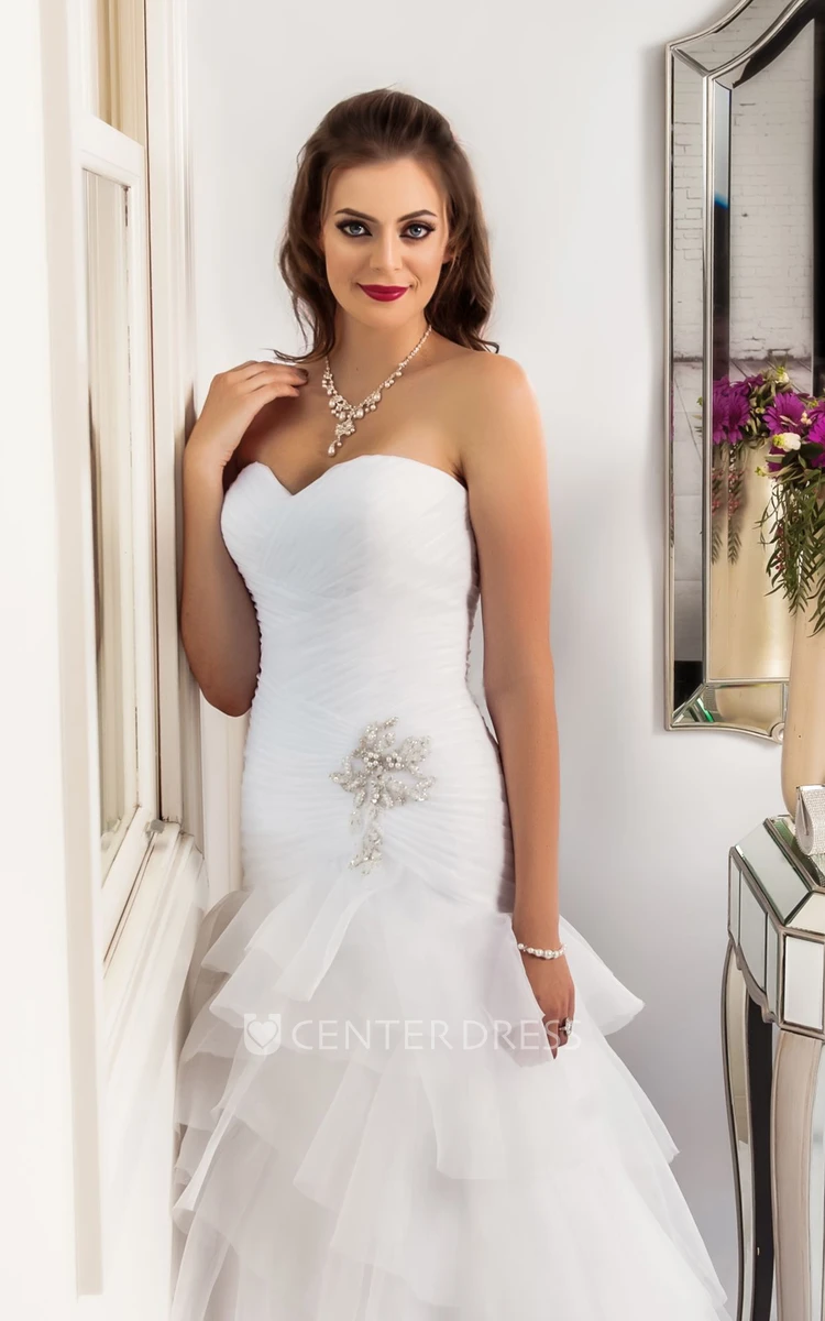 Floor-Length Sleeveless Ruched Sweetheart Tulle Wedding Dress With Tiers And Beading