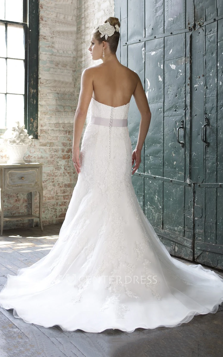 Mermaid Halter Floor-Length Appliqued Sleeveless Lace Wedding Dress With Waist Jewellery And Backless Style