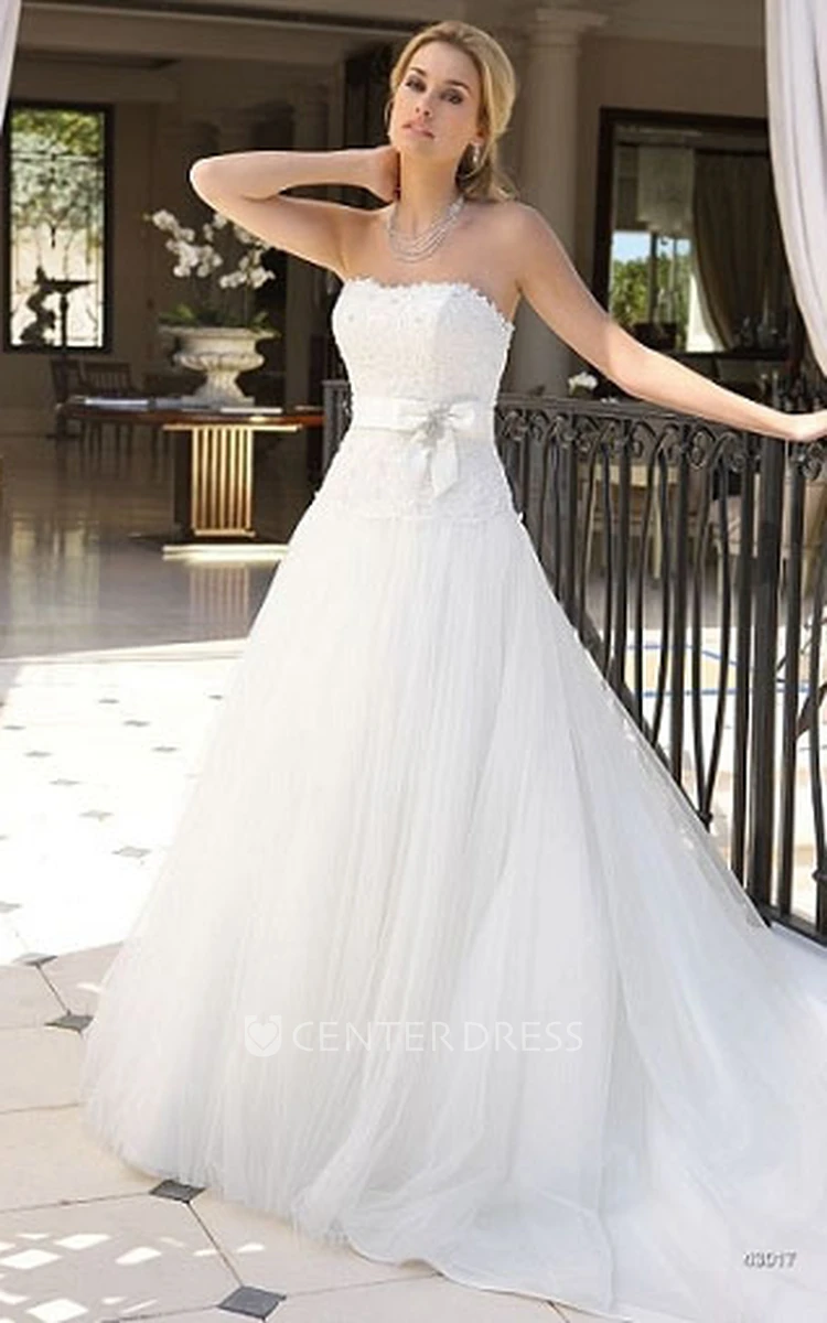 A-Line Appliqued Sleeveless Long Strapless Tulle Wedding Dress With Bow