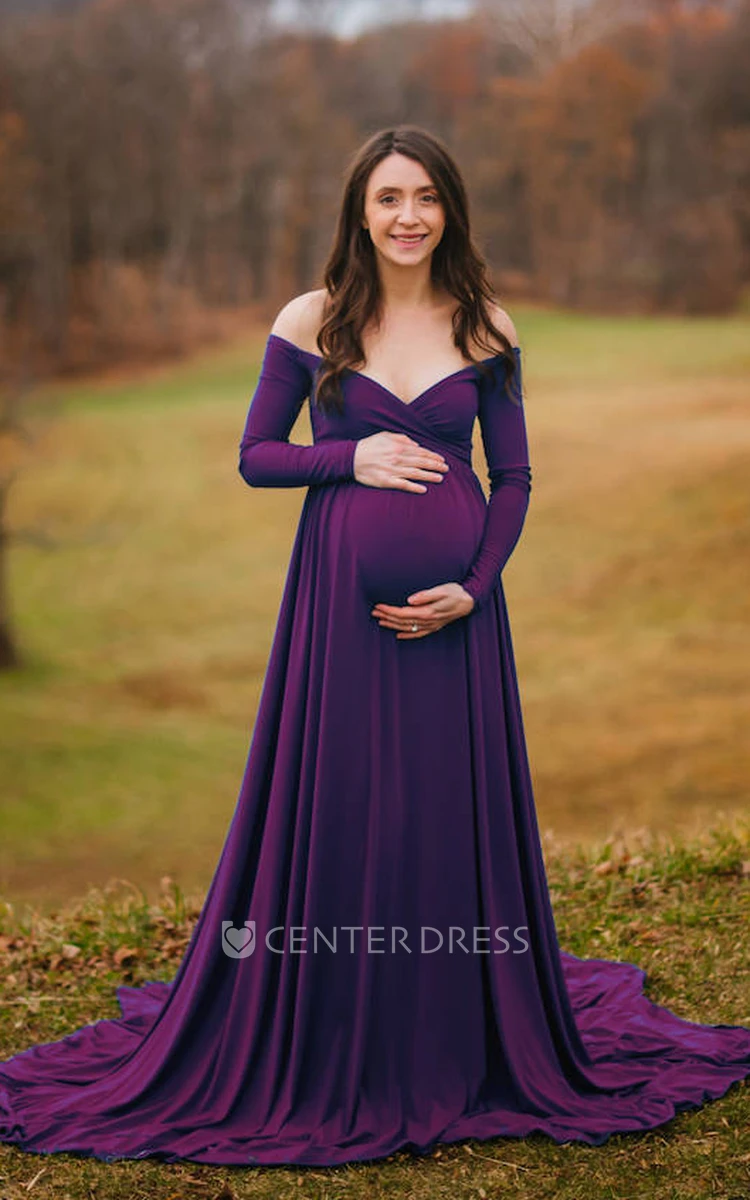 Simple Long-Sleeve Maternity Gown with Mini Train