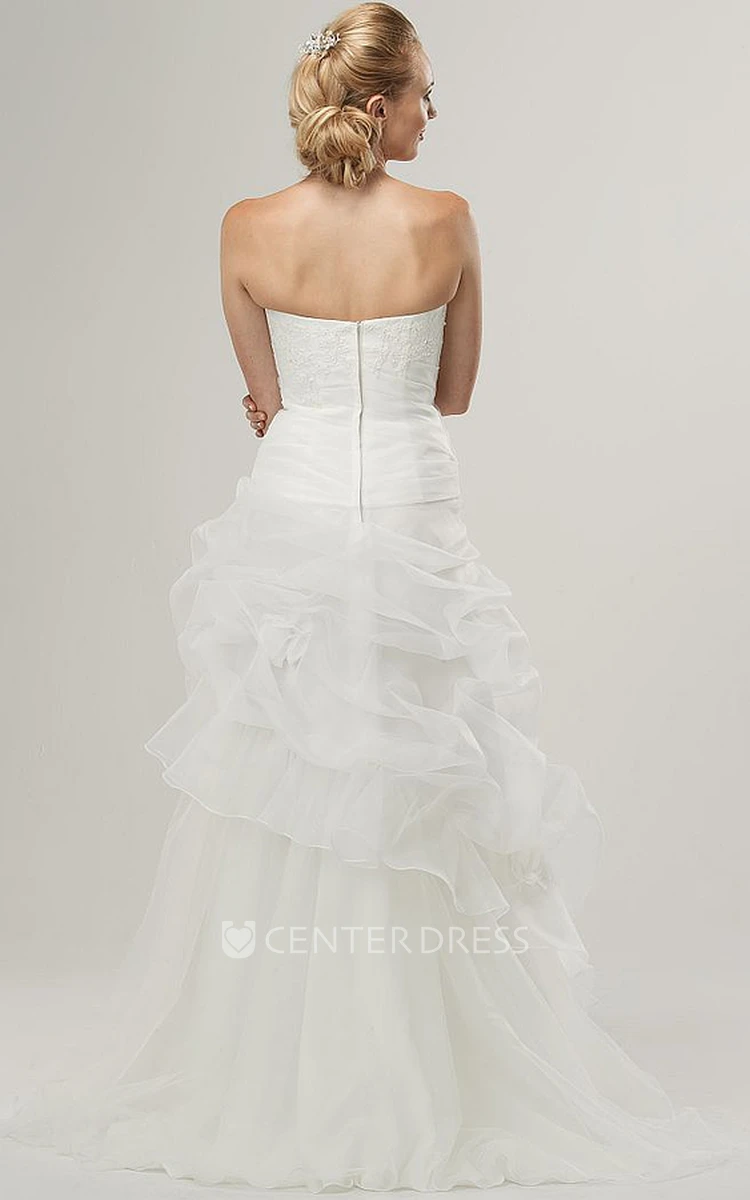 A-Line Strapless Appliqued Sleeveless Long Tulle&Lace Wedding Dress With Pick Up And Flower