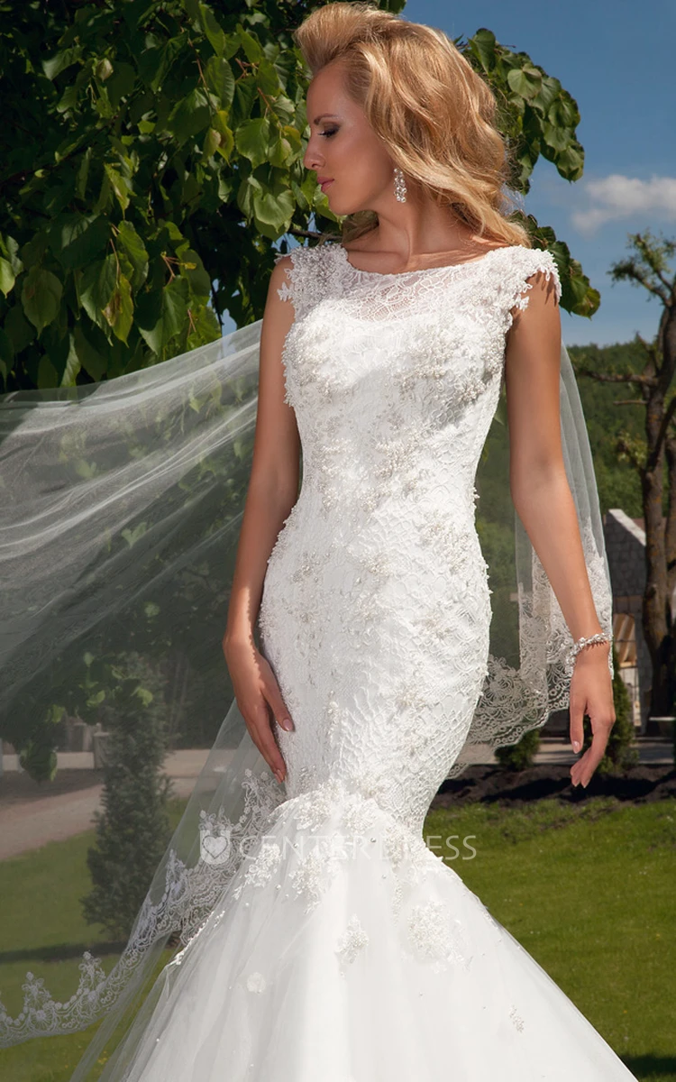 Trumpet Floor-Length Sleeveless Scoop-Neck Lace Wedding Dress With Appliques And Illusion