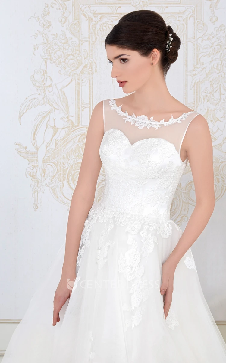 Ball Gown Sleeveless Appliqued Scoop-Neck Floor-Length Tulle Wedding Dress