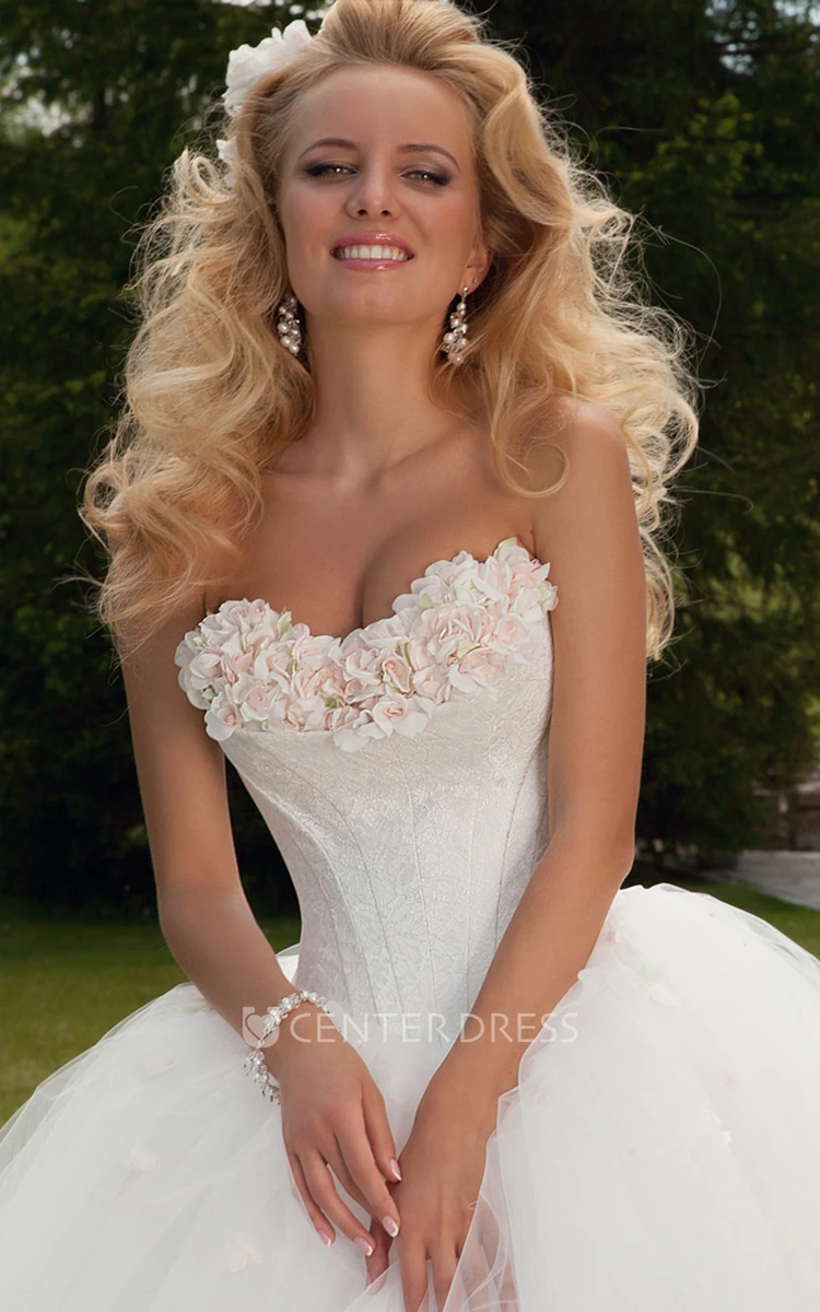 Long Sweetheart Floral Tulle Wedding Dress With Appliques