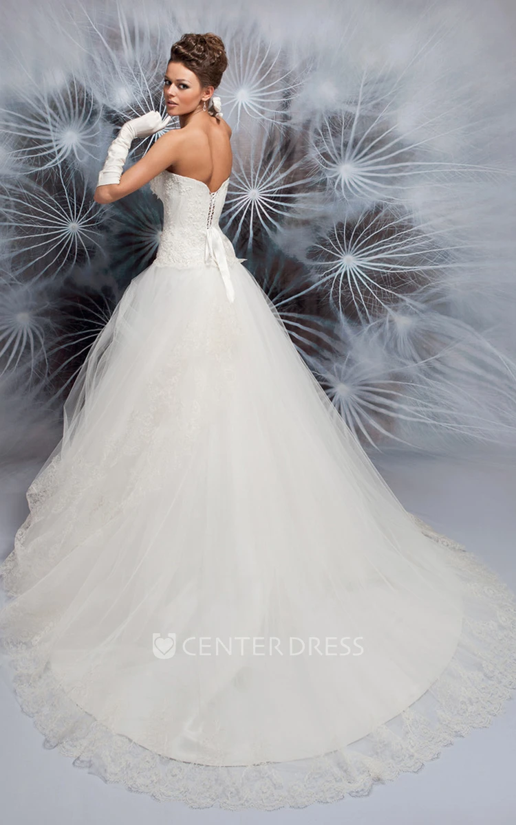 Ball-Gown Sweetheart Sleeveless Floor-Length Appliqued Tulle Wedding Dress With Lace-Up Back And Bow