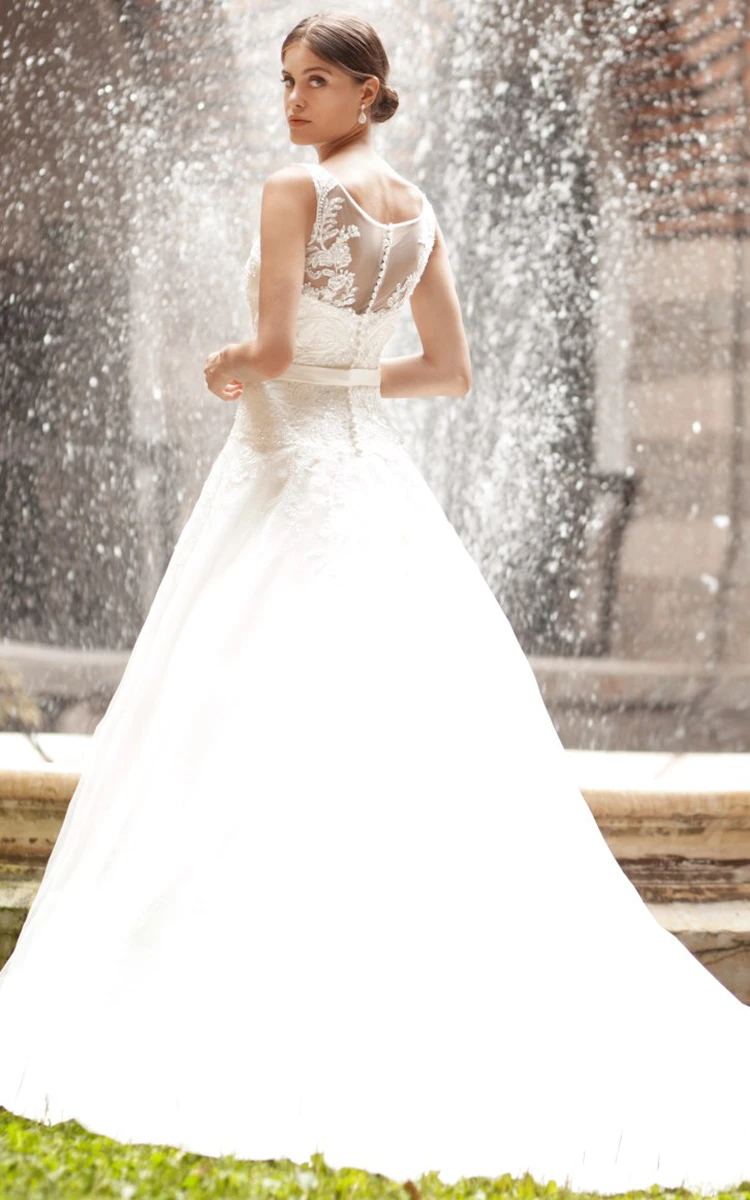 A-Line Scoop-Neck Appliqued Long Sleeveless Tulle&Lace Wedding Dress