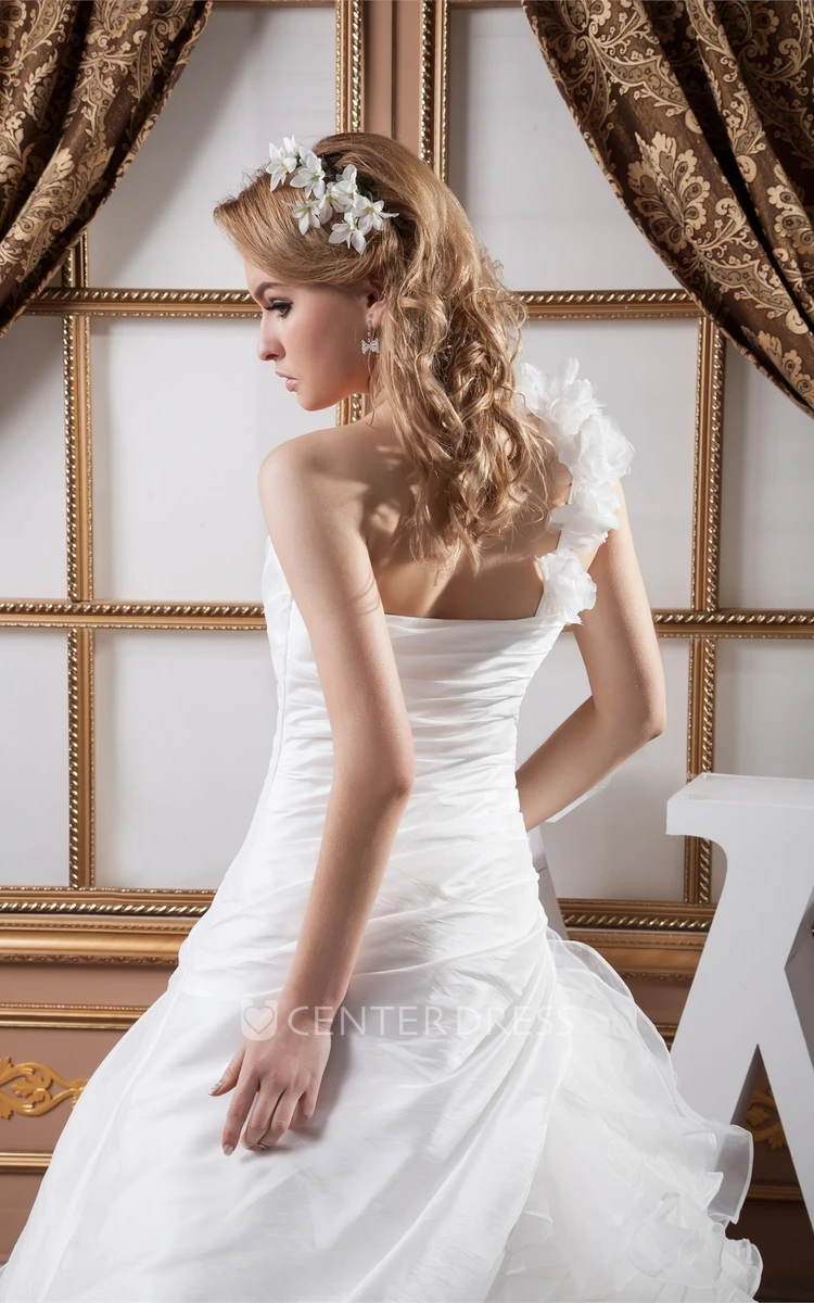 Sleeveless Side-Ruched Ball Gown Organza Wedding Dress with Beading and Ruffles