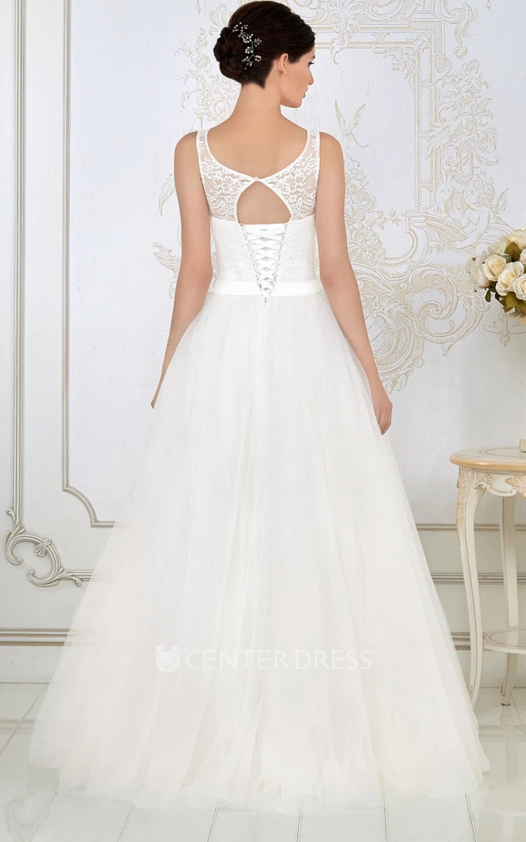 Ball Gown Scoop-Neck Sleeveless Floor-Length Appliqued Tulle Wedding Dress