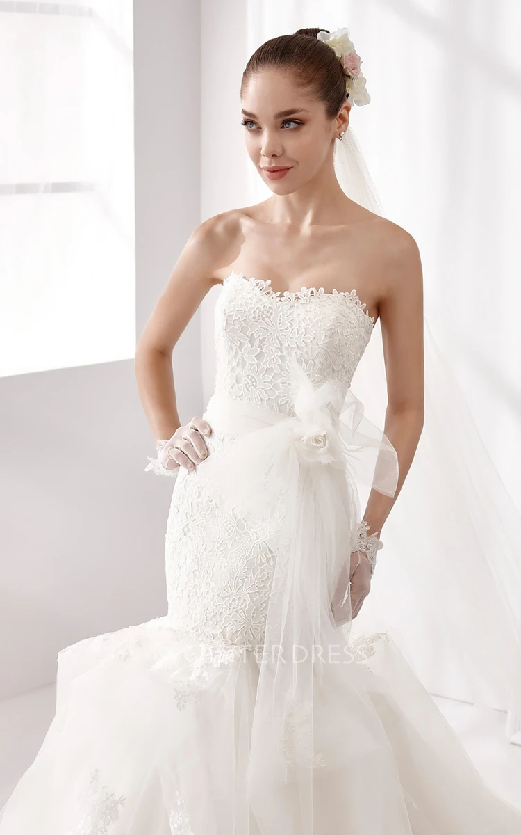 Sweetheart Mermaid Lace wedding Gown with Puffy Train and Side Bow