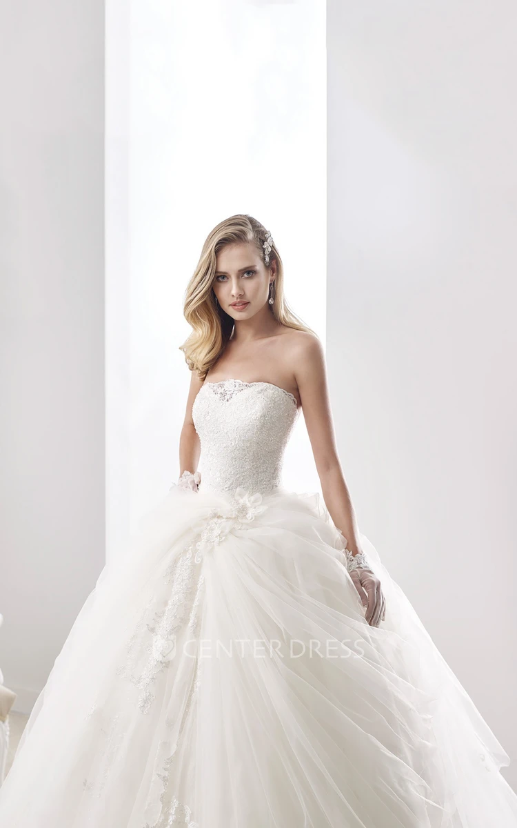 Strapless A-line Ruching Wedding Gown with Appliques Bodice and Open Back