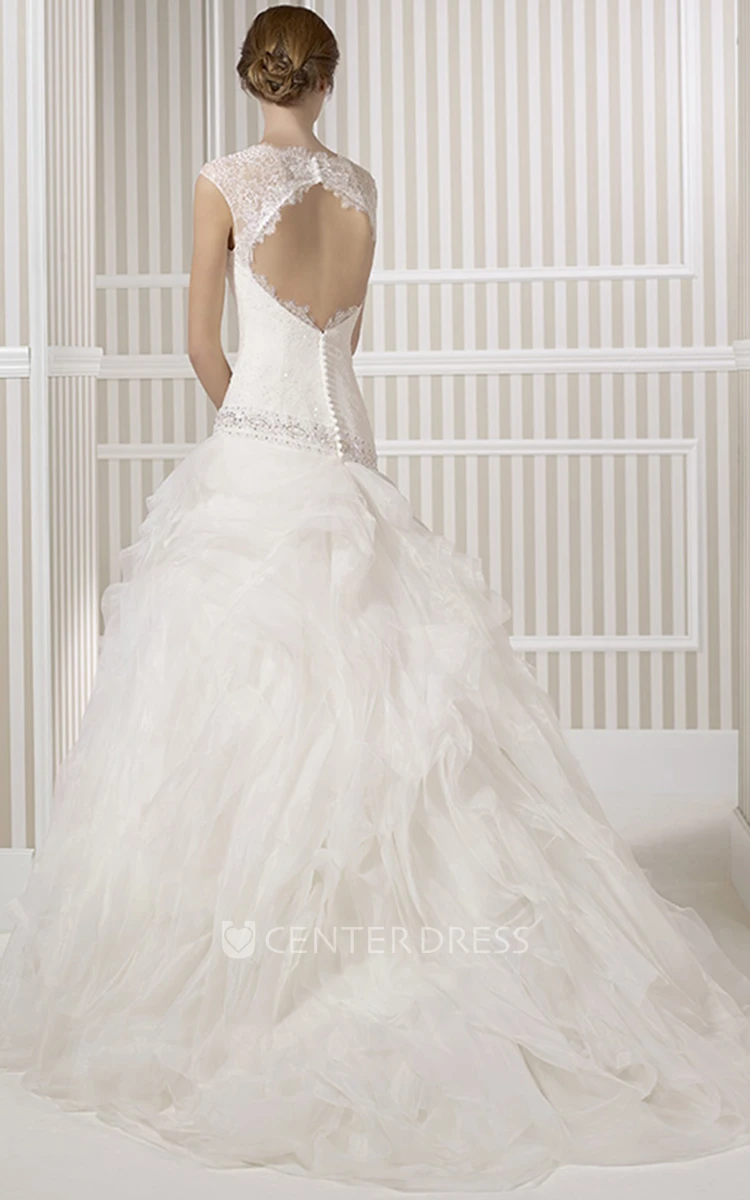 A-Line Scoop-Neck Sleeveless Tulle Wedding Dress With Ruffles And Beading