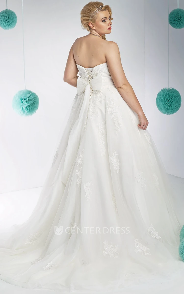 A-Line Sleeveless Strapless Appliqued Floor-Length Lace&Tulle Plus Size Wedding Dress With Waist Jewellery And Bow