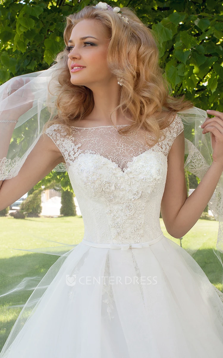 Ball Gown Scoop-Neck Cap-Sleeve Floor-Length Tulle Wedding Dress With Appliques And Corset Back