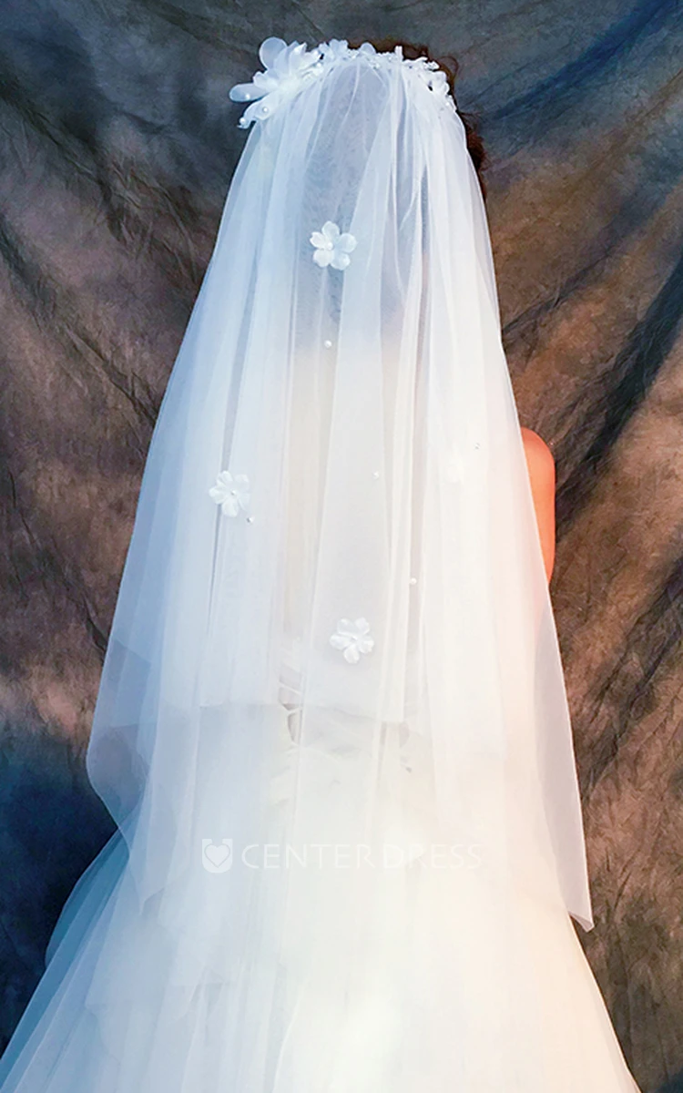 Simple Fingertip Short Tulle Wedding Veil with Flower Appliques
