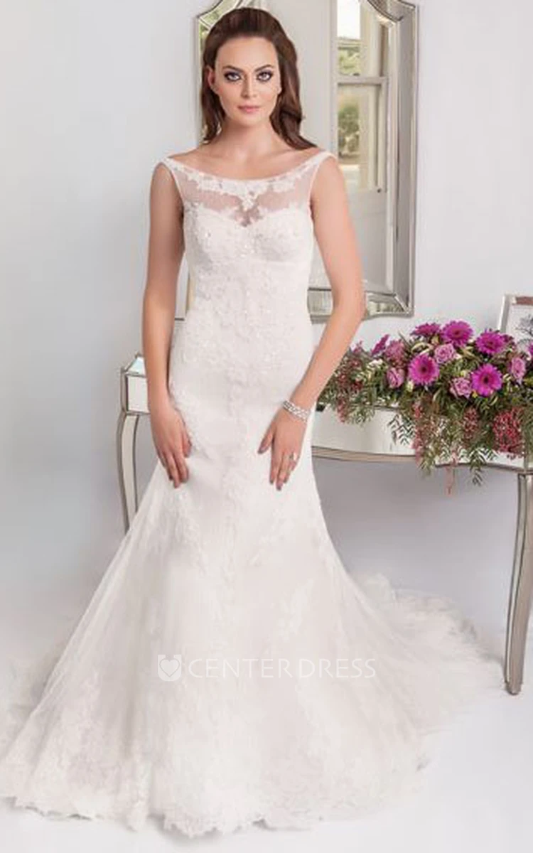 Long Sleeveless Scoop-Neck Appliqued Lace Wedding Dress