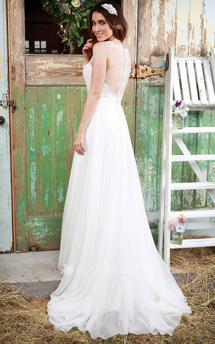 Sleeveless Scoop-Neck Tulle Wedding Dress With Illusion
